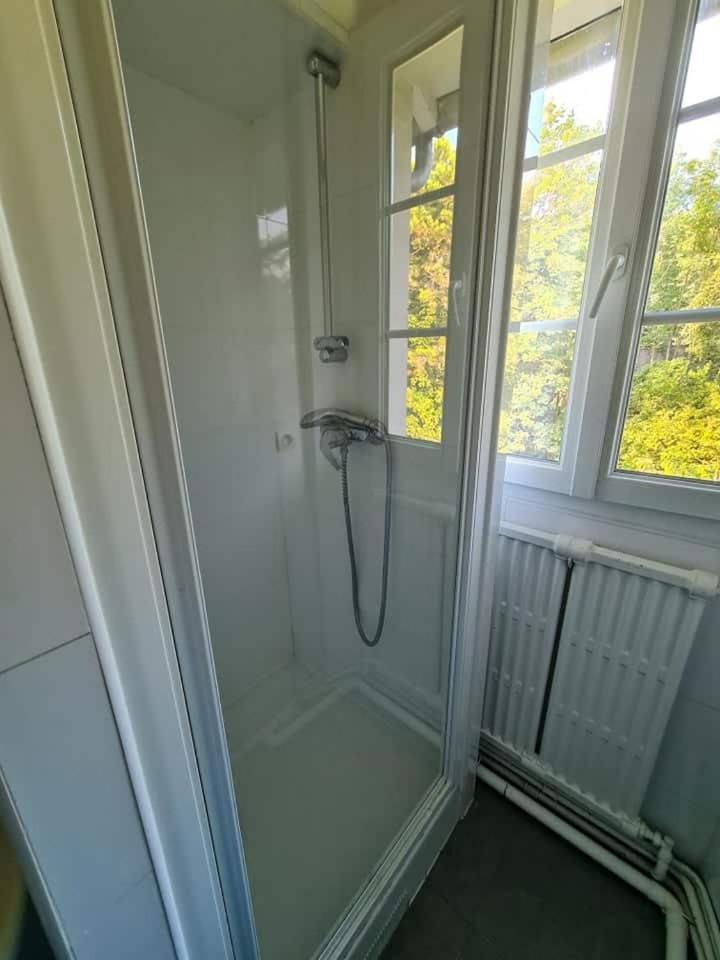 Maison Briand - Petite - Centre - Wifi, Netflix, Smart Tv, Lit A Mousse Memoire De Forme Homestay Melun